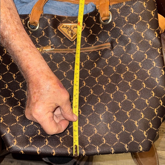 Hey friends, I've gone down to $5. I need te room for my spring/ summer inventor - Picture 7 of 7